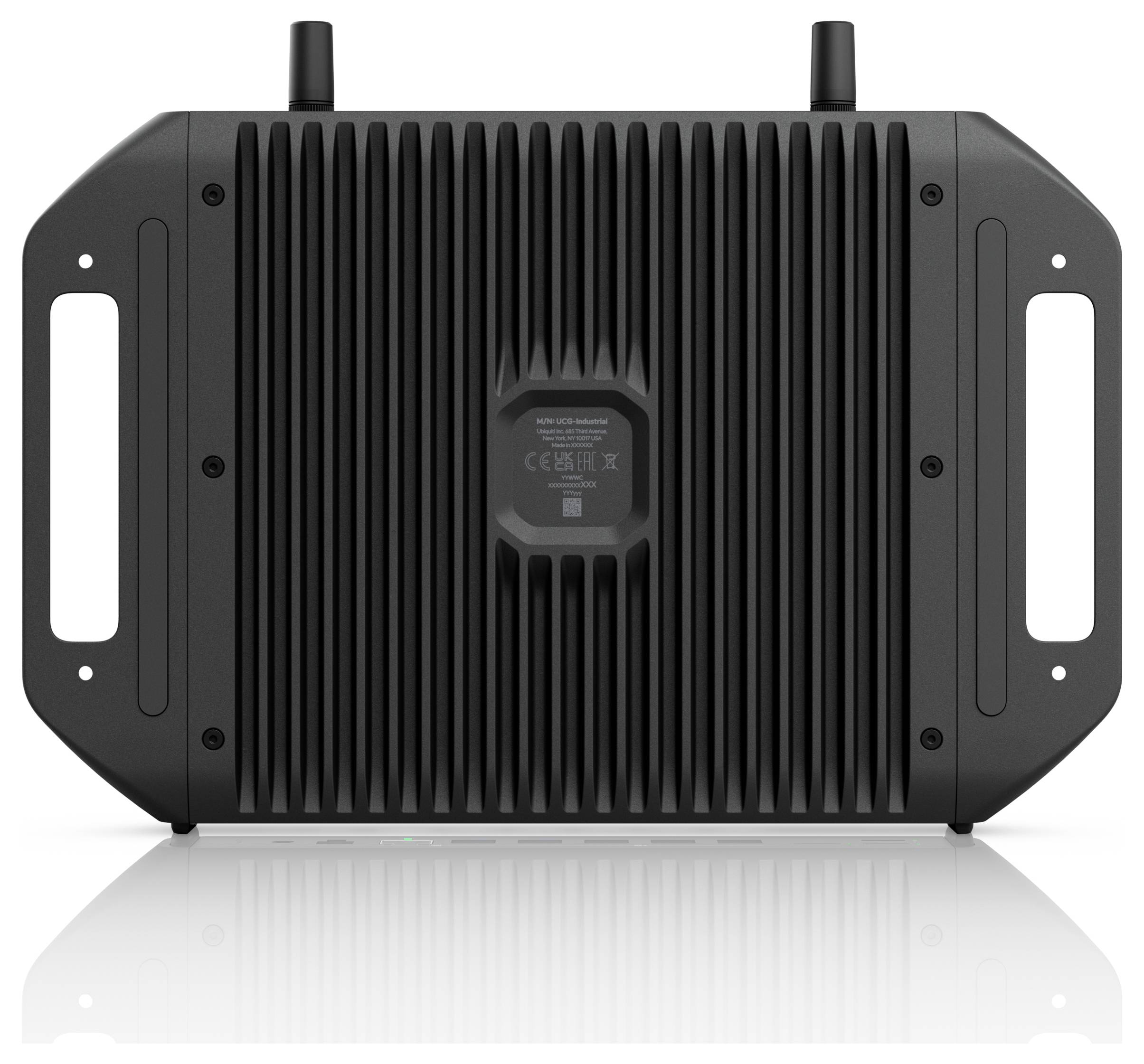 Un appareil réseau noir équipé d'ailettes de refroidissement, deux antennes et des poignées latérales, utilisé pour les solutions de communication industrielle ou extérieure.