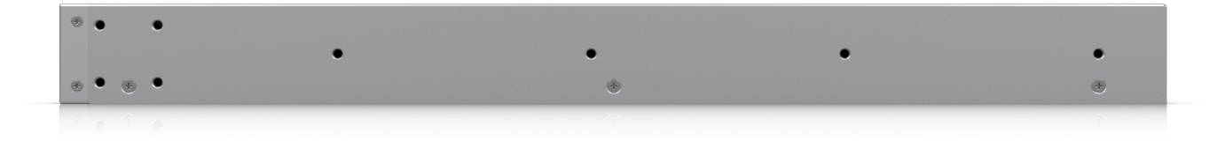 Un long support métallique gris avec plusieurs trous régulièrement espacés, probablement utilisé pour le montage ou le support structurel.