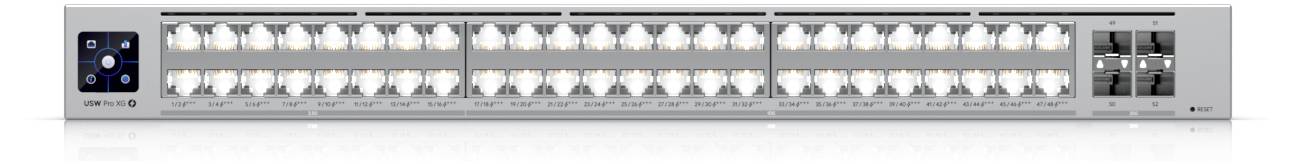 Un commutateur réseau monté en rack avec plusieurs ports Ethernet et voyants indicateurs.