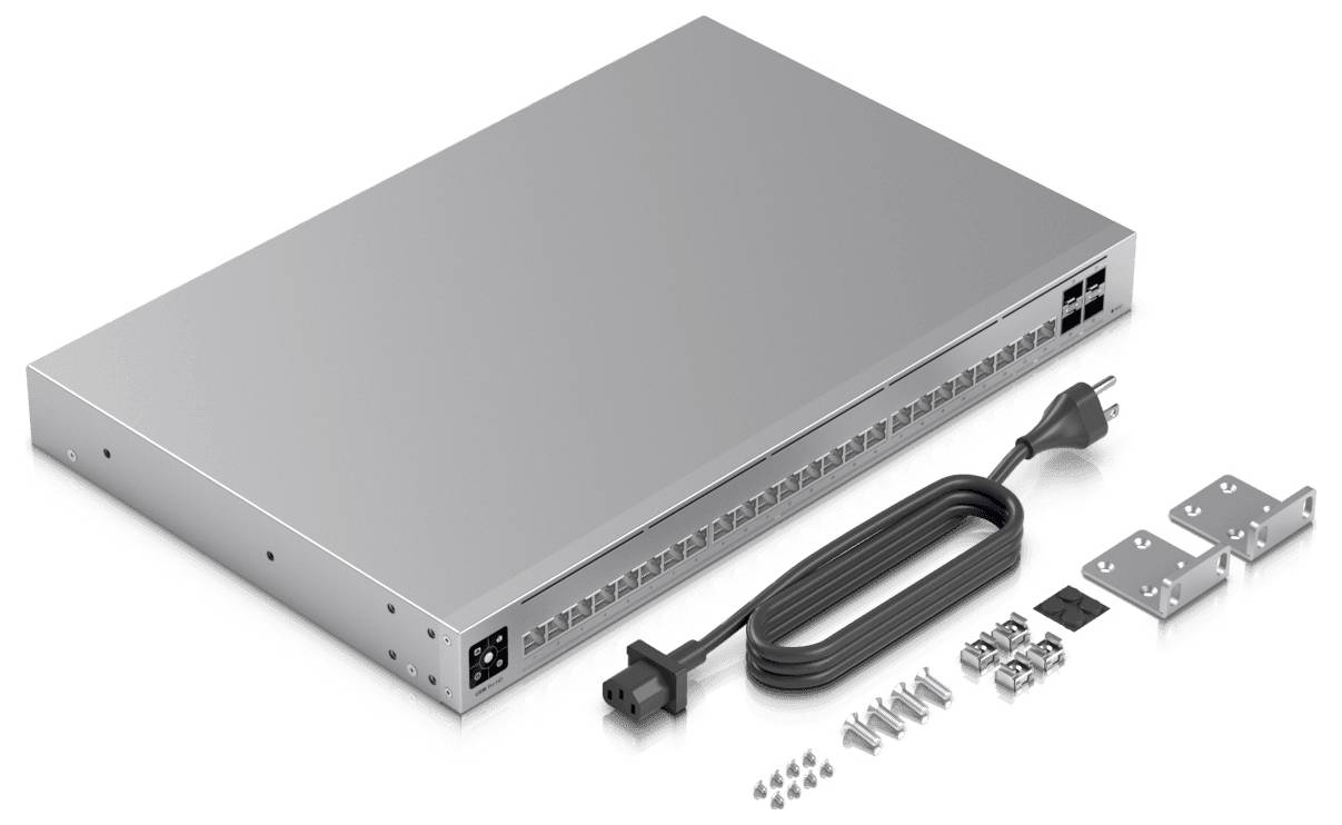 Un commutateur réseau argenté avec des ports à l'avant est présenté aux côtés d'un câble d'alimentation, de vis, de supports et de matériel de montage pour l'installation.