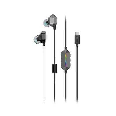 Quatre écouteurs intra-auriculaires noirs filaires avec télécommande intégrée et module de contrôle éclairé RGB sur fond blanc.