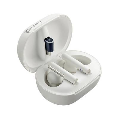 Étui de charge ouvert contenant deux écouteurs sans fil blancs et un appareil bleu intra-auriculaire, affichant un ensemble d'accessoires audio portables.