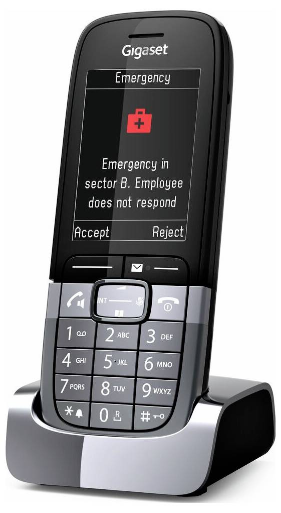 Téléphone sans fil Gigaset sur socle de recharge affichant une alerte d'urgence : « Urgence dans le secteur B. L'employé ne répond pas », avec les options Accepter et Refuser.