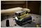 Une batterie de perceuse-visseuse rechargeable repose sur un établi dans un atelier. La batterie affiche les étiquettes « 20V MAX » et « 6.0 Ah ».