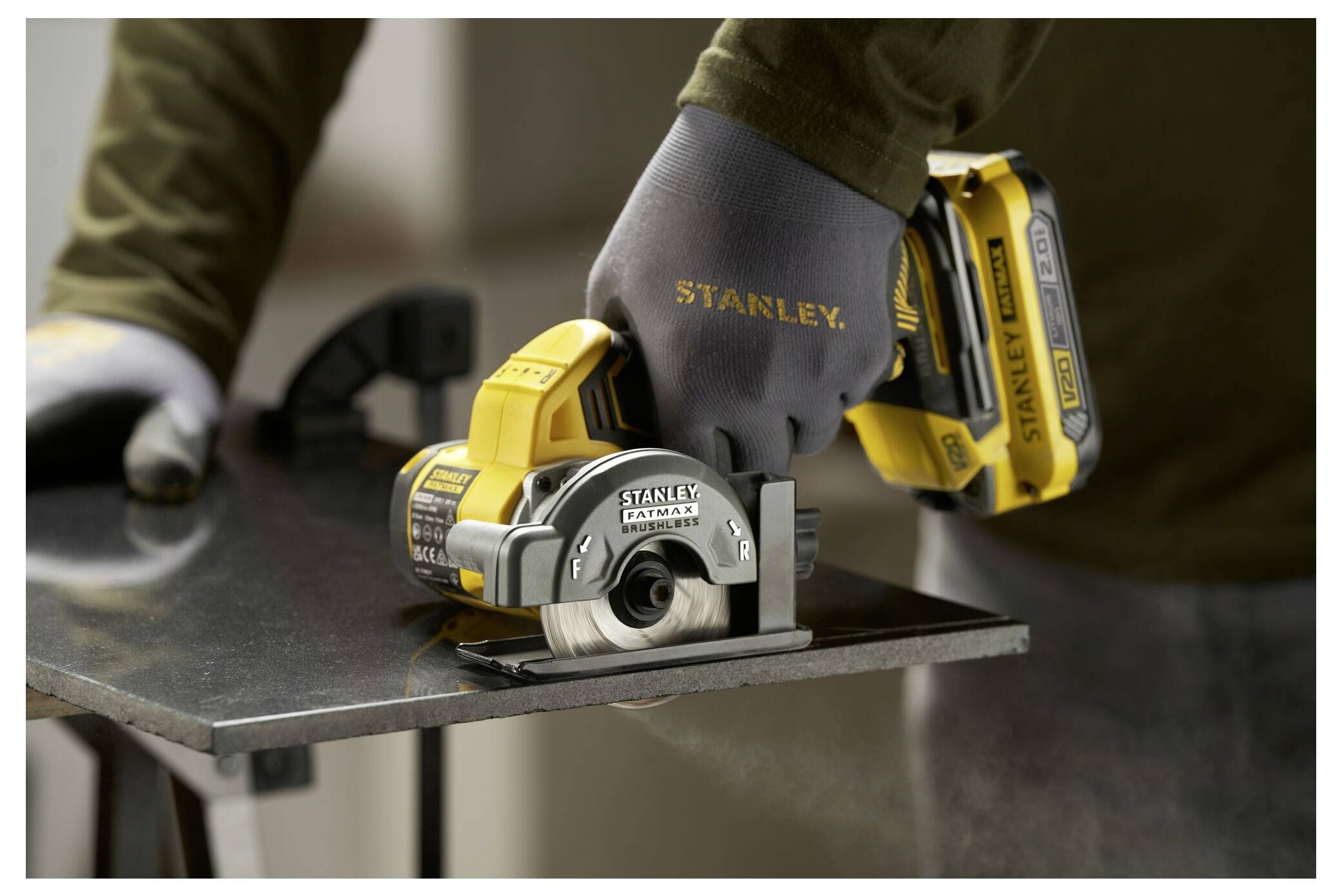 STANLEY V 20 SFMCM300D2-QW Couteau multiusage à batterie + 2 batteries, + chargeur-14