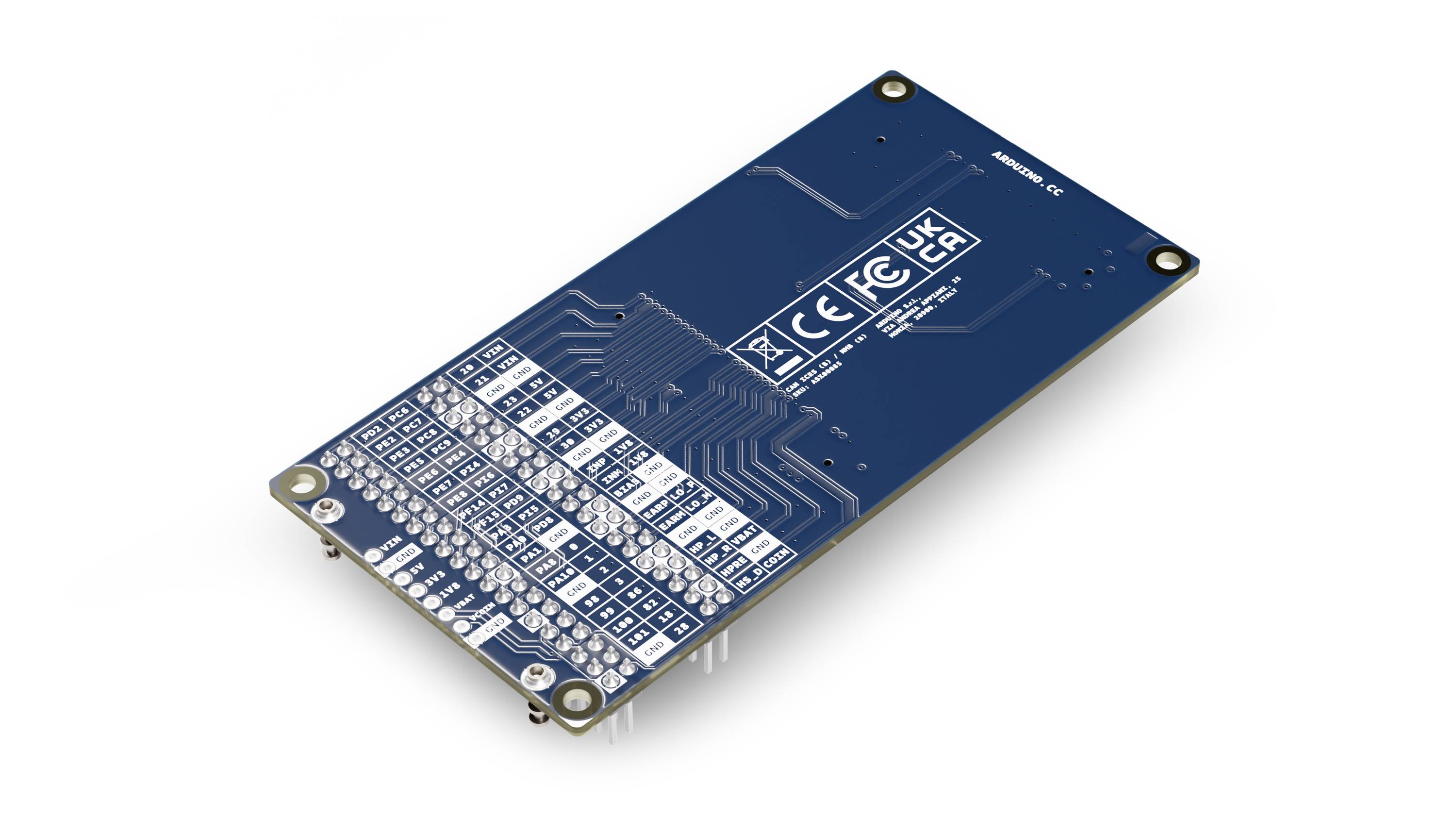 Une carte de circuits imprimés (PCB) bleue avec diverses étiquettes imprimées blanches et des logos réglementaires, mettant en évidence les chemins électroniques et les composants.