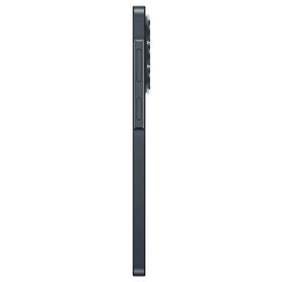 Vue latérale d'un smartphone dans un étui sombre, montrant le bouton latéral et le profil fin.
