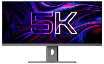Un moniteur grand écran affiche un graphique coloré « 5K » sur un fond abstrait sombre, présenté sur un pied contre un fond blanc.