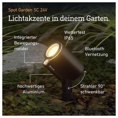 Projecteur de jardin extérieur « Spot Garden SC 24V » avec lumière chaude, présentant les caractéristiques suivantes : capteur de mouvement, résistance météorologique IP65, Bluetooth, corps en aluminium et faisceau réglable à 90°.