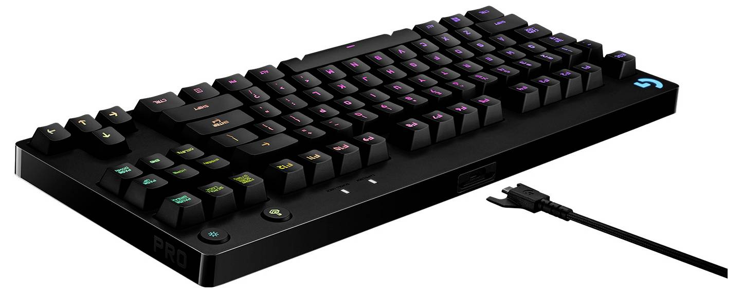 Clavier mécanique de jeu noir avec touches rétroéclairées RGB et câble USB détachable, présenté en angle sur un fond blanc.