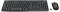 Vue latérale d'un clavier d'ordinateur noir, montrant sa base de profil bas et sa zone de touches surélevée.