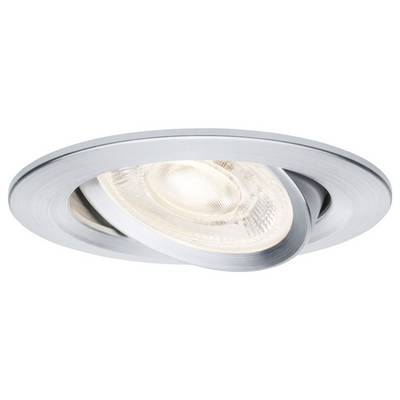 Spot encastré au plafond en métal brossé arrondi avec une garniture de lampe inclinée et une ampoule brillante au centre.