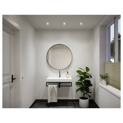 Salle de bain minimaliste moderne avec lavabo suspendu, miroir rond, serviette, plante en pot et fenêtre avec stores.