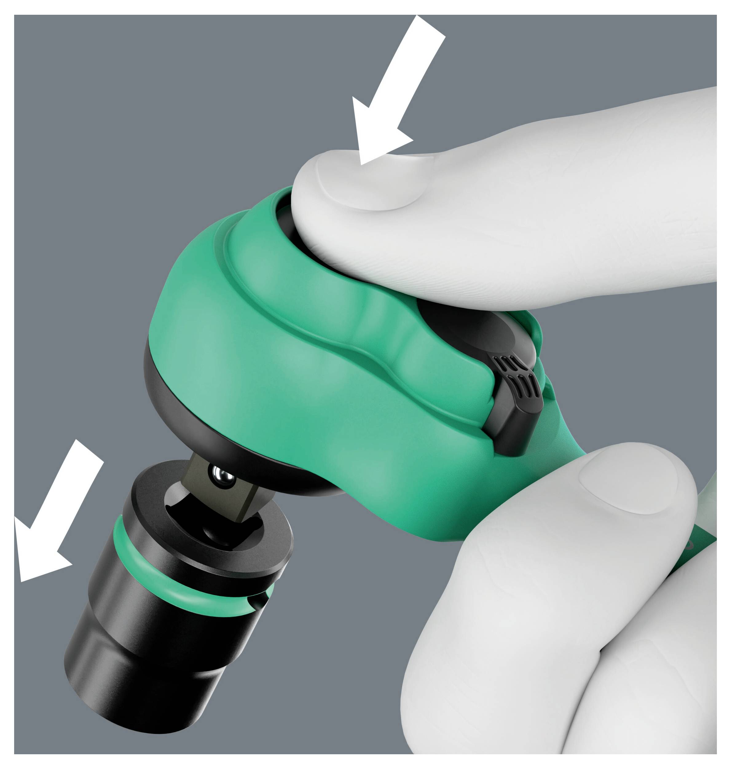 Les mains gantées appuient sur un dispositif médical vert attaché à un cathéter ou connecteur noir, avec des flèches indiquant les points de pression.