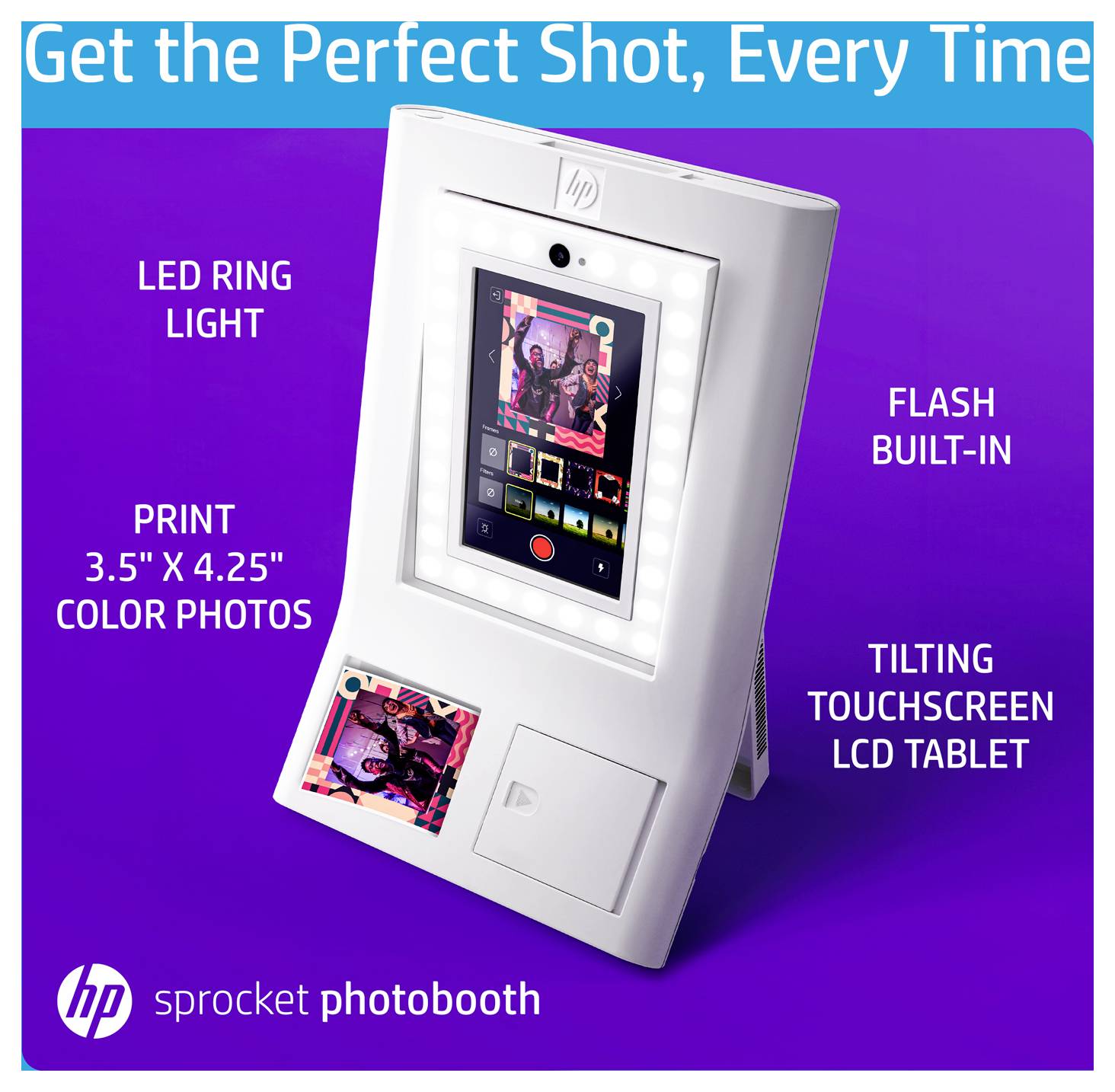 Appareil photobooth HP Sprocket sur fond violet, montrant un écran tactile inclinable, un flash intégré, un anneau lumineux LED et des tirages photos couleur de 3,5 x 4,25 pouces.