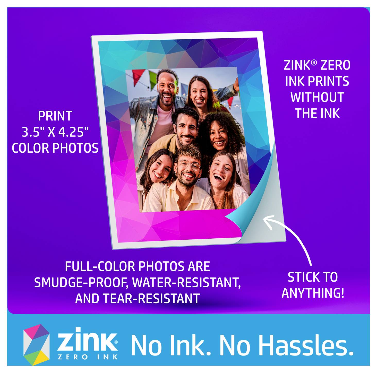 ZINK Zéro Encre annonce publicitaire de tirage photo montrant une photo de groupe sur un tirage de 3,5 x 4,25 pouces, avec le texte : « Pas d'encre, pas de tracas », « S'adhère à n'importe quoi ! » et des promesses de résistance à l'eau et aux déchirures.