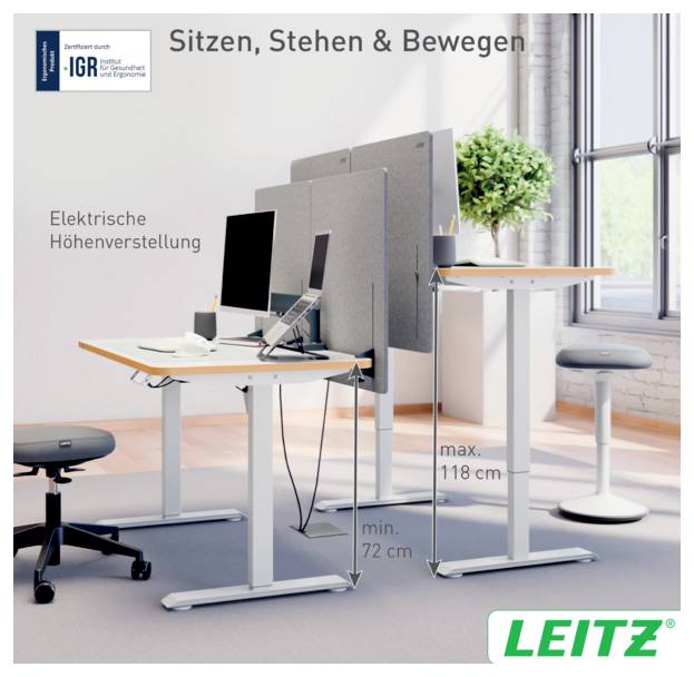 Bureaux debout dans un bureau, montrant l'ajustement de la hauteur électrique de min. 72 cm à max. 118 cm, avec le texte « Sitzen, Stehen & Bewegen » et la marque LEITZ.