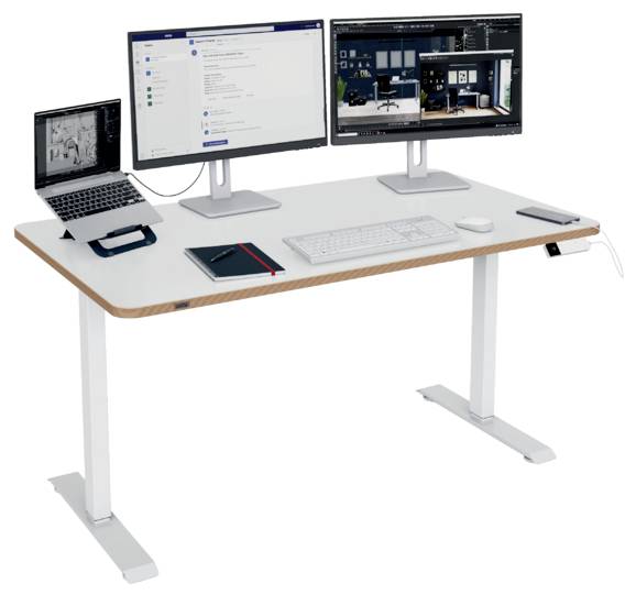 Configuration de bureau debout avec un ordinateur portable et deux moniteurs, un clavier, une souris, un cahier, une tablette et un téléphone sur un bureau en bois clair.