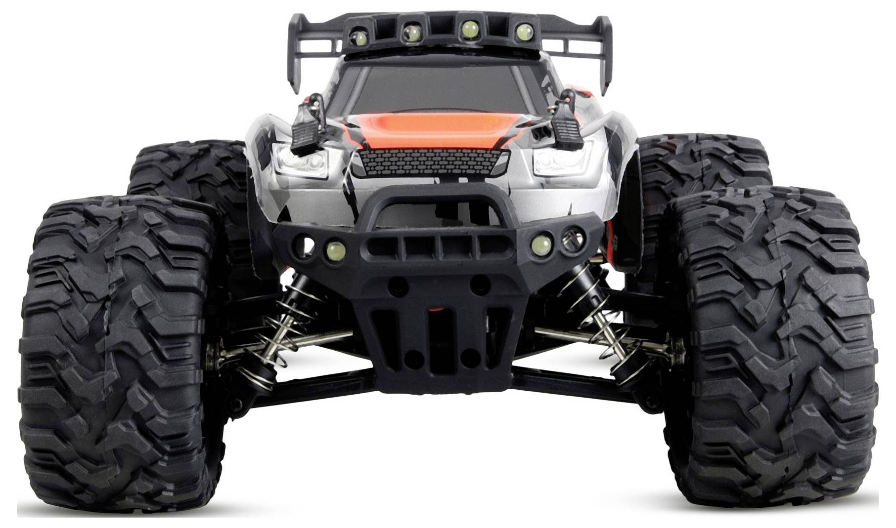 Vue de face d'un camion tout-terrain radiocommandé noir et orange avec des pneus à crampons surdimensionnés sur un fond blanc.