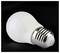 Ampoule LED blanche allongée sur le côté sur un fond sombre.