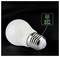Barre lumineuse LED blanche avec câble d'alimentation connecté sur un fond noir.