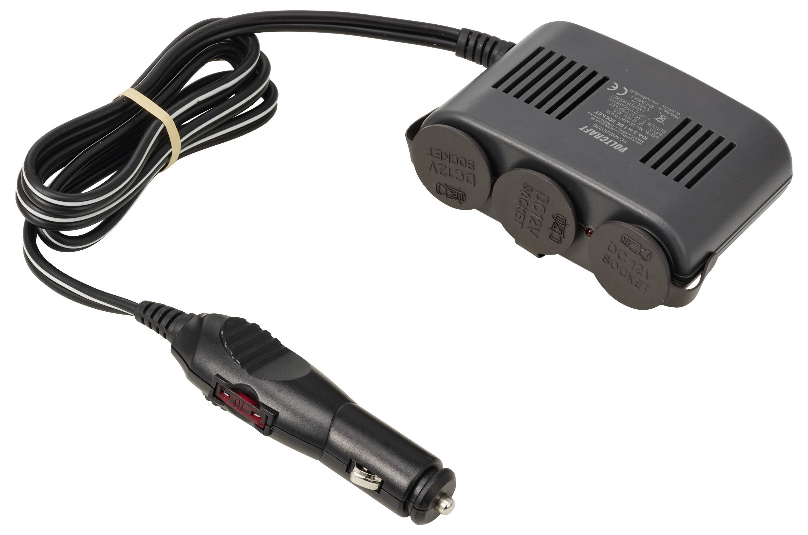 Répartiteur de courant pour allume-cigare de voiture 12V avec trois prises et câble attaché, présenté sur fond blanc