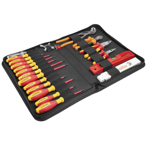 Rouleau à outils ouvert contenant un assortiment de tournevisirs isolés, pinces, ciseaux et couteau utilitaire sur un étui noir.