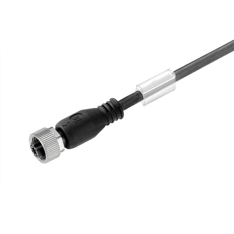 Gros plan d'un câble connecteur noir rond avec un collier de verrouillage argenté sur un fond blanc.
