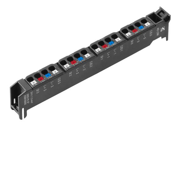 Bornier de montage en rack noir avec plusieurs connecteurs à vis ou ressort étiquetés pour le câblage