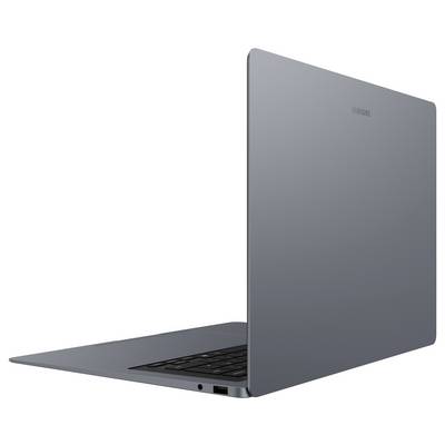 Ordinateur portable Samsung gris fermé montré sous un angle arrière-gauche sur un fond blanc.