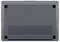 Vue inférieure d'un ordinateur portable ou d'une tablette gris, montrant quatre pieds en caoutchouc, des évents et une grille de haut-parleur centrée.