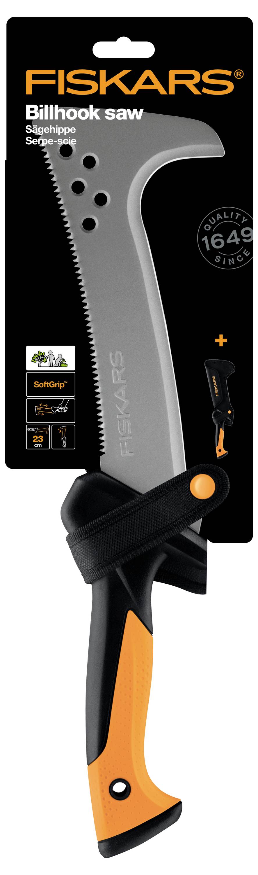 Image produit d'une scie Billhook Fiskars avec une lame courbe grise, un manche orange et noir, et un fourreau, étiqueté « FISKARS » et « Scie Billhook ».