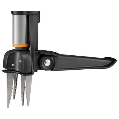 Outil de cultivateur de jardin pliable noir et argent avec quatre dents, présenté en vue latérale sur fond blanc.