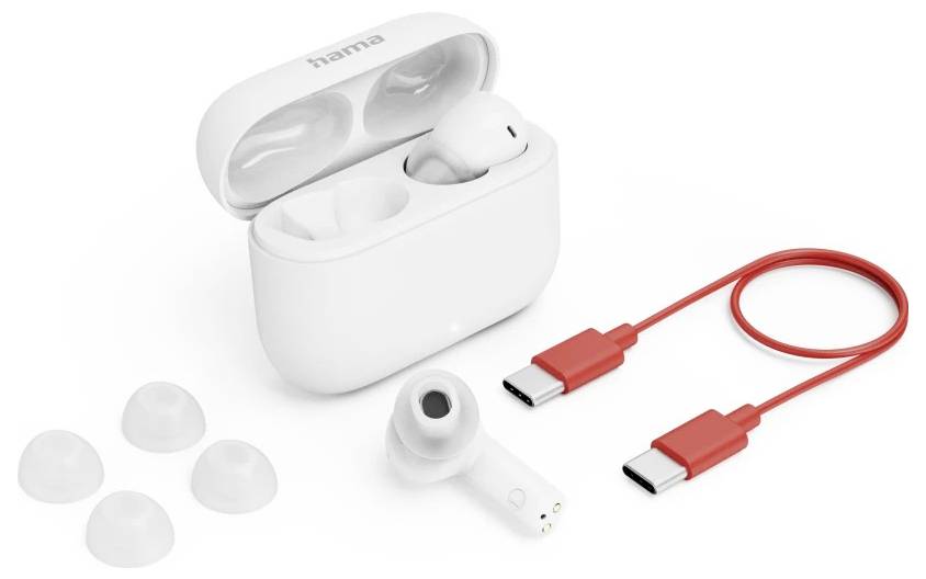 Écouteurs sans fil blancs dans un étui de charge ouvert avec trois embouts en silicone supplémentaires et un câble de charge USB-C rouge sur fond blanc.