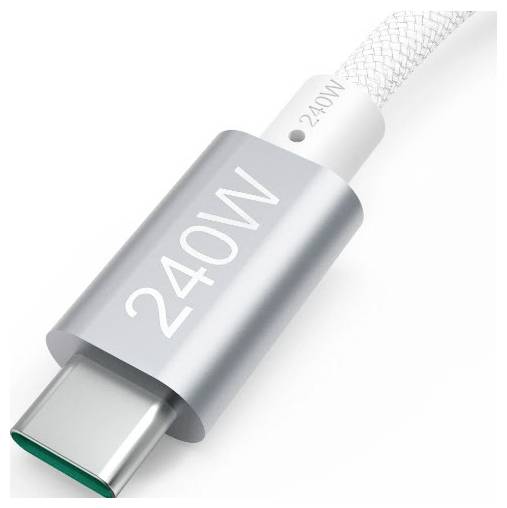 Câble de charge USB-C argenté avec connecteur étiqueté « 240W » et câble blanc tressé.