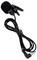 Microphone cravate noir avec clip, pare-vent en mousse et long câble enroulé se terminant par une prise jack 3,5 mm coudée.