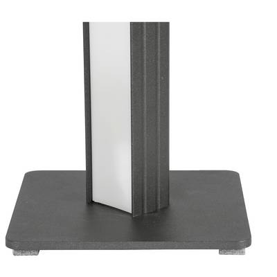 Gros plan d'une base de lampadaire ou de support de panneau noir avec un poteau métallique vertical sur fond blanc.
