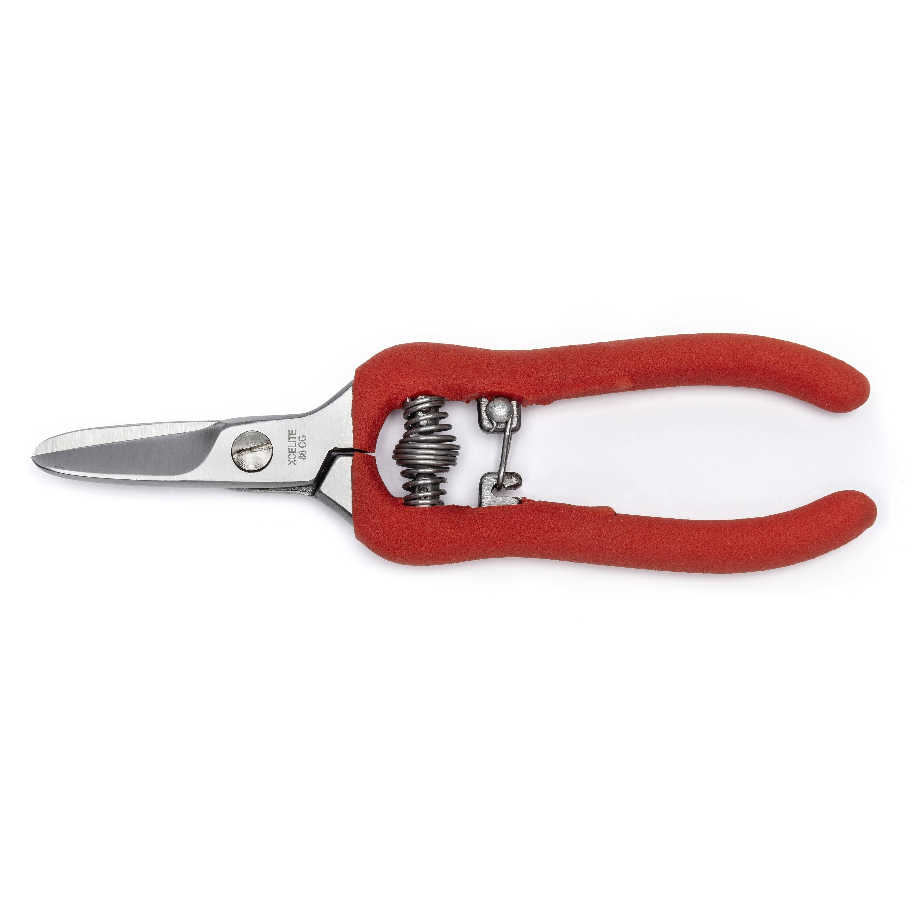 Sécateur à manche rouge avec lame métallique et ressort, présenté fermé sur fond blanc.