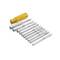 Tournevis jaune isolé avec un ensemble de embouts de tournevis à douille chromés arrangés par ordre de taille sur un fond blanc.