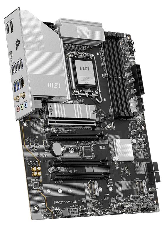 Carte mère MSI Pro Z890-S WIFI affichée sous un angle, montrant le socket CPU, les emplacements RAM, les emplacements PCIe, les dissipateurs thermiques, les entrées/sorties arrière et les connecteurs d'alimentation visibles.