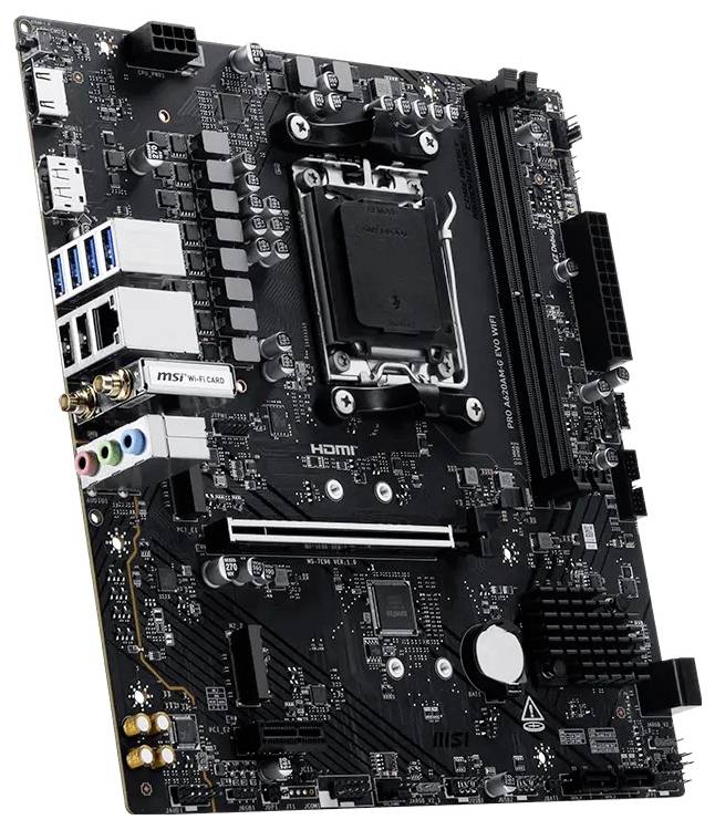 Carte mère d'ordinateur avec socket CPU, emplacement RAM, emplacements d'extension, ports USB arrière et ports audio, présentée sur un fond blanc.