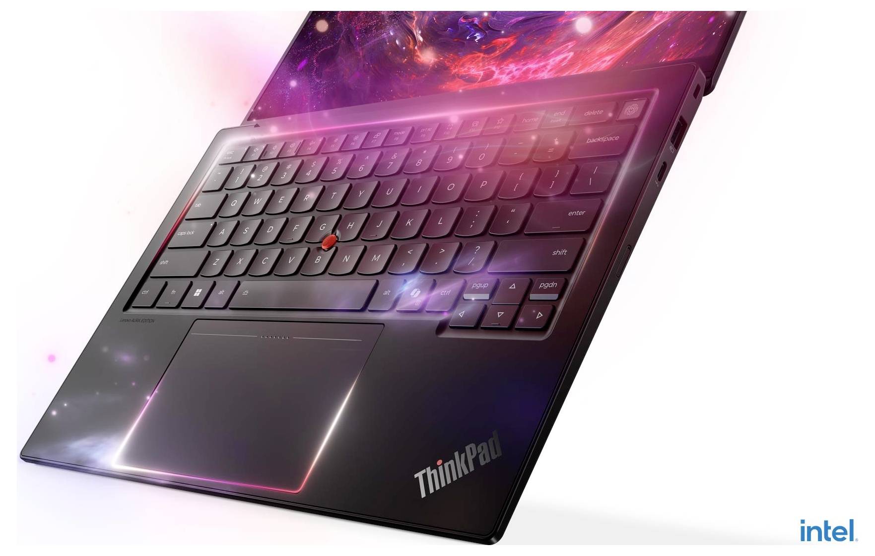 Ordinateur portable ThinkPad présenté sous un angle avec un effet visuel rose-rouge cosmique brillant ; logo Intel en bas à droite.