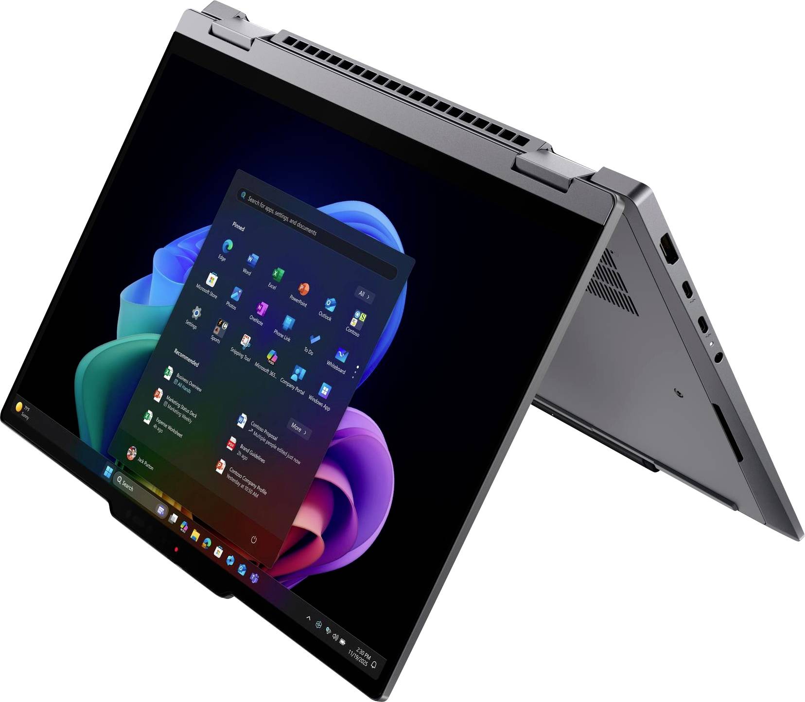 Un ordinateur portable deux-en-un en mode tente affichant un bureau Windows sur un écran tactile, avec des ports et un clavier visibles sur la base repliée.