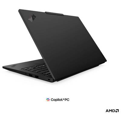 Ordinateur portable ThinkPad noir montré partiellement ouvert, avec les logos Copilot+PC et AMD sur un fond blanc.