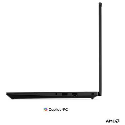 Vue latérale d'un ordinateur portable Copilot+ PC noir, montré ouvert à angle droit, avec la marque AMD en dessous.