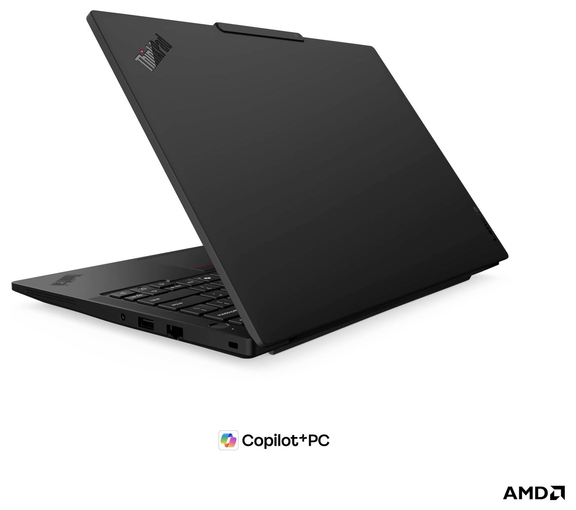 Vue latérale d'un ordinateur portable noir fin avec l'écran ouvert verticalement et le logo « Copilot+PC » en dessous.