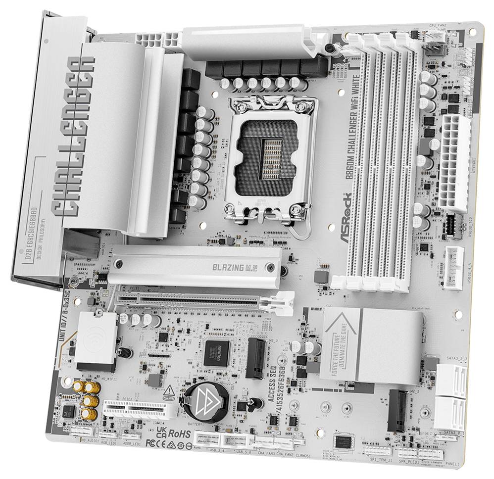 Carte mère ASRock blanche avec socket Intel, quatre emplacements RAM, emplacements PCIe, dissipateurs thermiques et connecteurs d'alimentation présentés sur un fond uni.