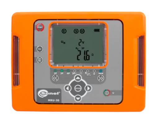 Compteur Orange Sonel MRU-30 avec affichage numérique affichant 2 V et 216 Ω, centré dans un boîtier portatif robuste.