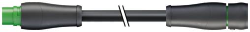 Gros plan d'un connecteur de câble noir et vert avec un marquage à double barre oblique blanche au centre.