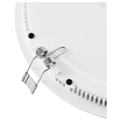 Panneau de plastique blanc ventilé fixé avec des vis noires, maintenu ensemble par un clip de ressort métallique à travers la couture.